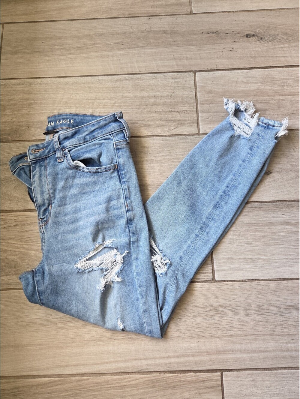 American Eagle Women's Distressed jeggings